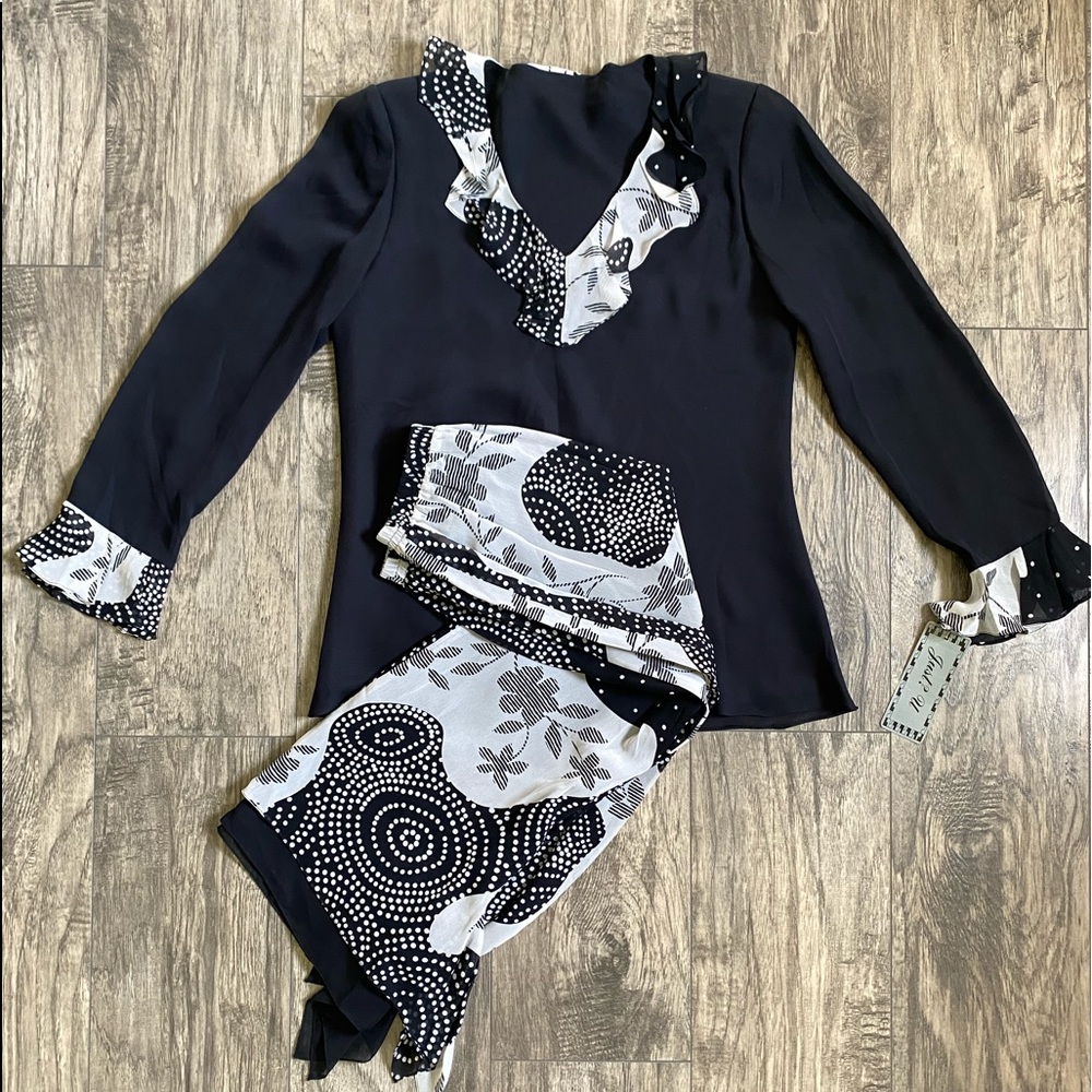 Just U Blouse & Skirt Set Black & Off White Size M